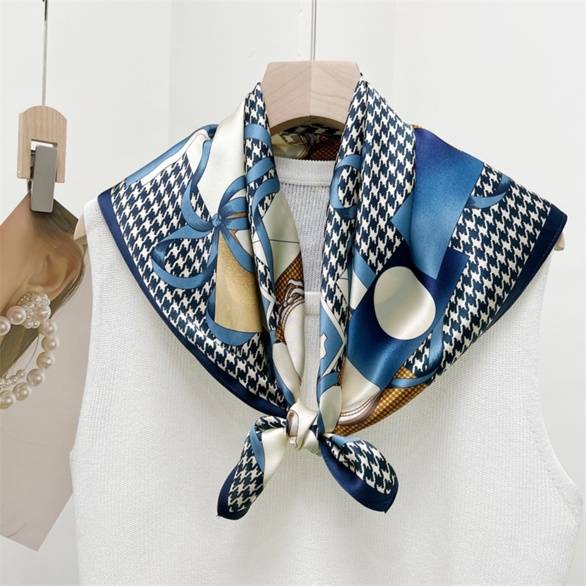 26'' Houndstooth Mulberry Silk Scarf – Classic Square Silk Shawl for Women, Elegant & Timeless Accessory