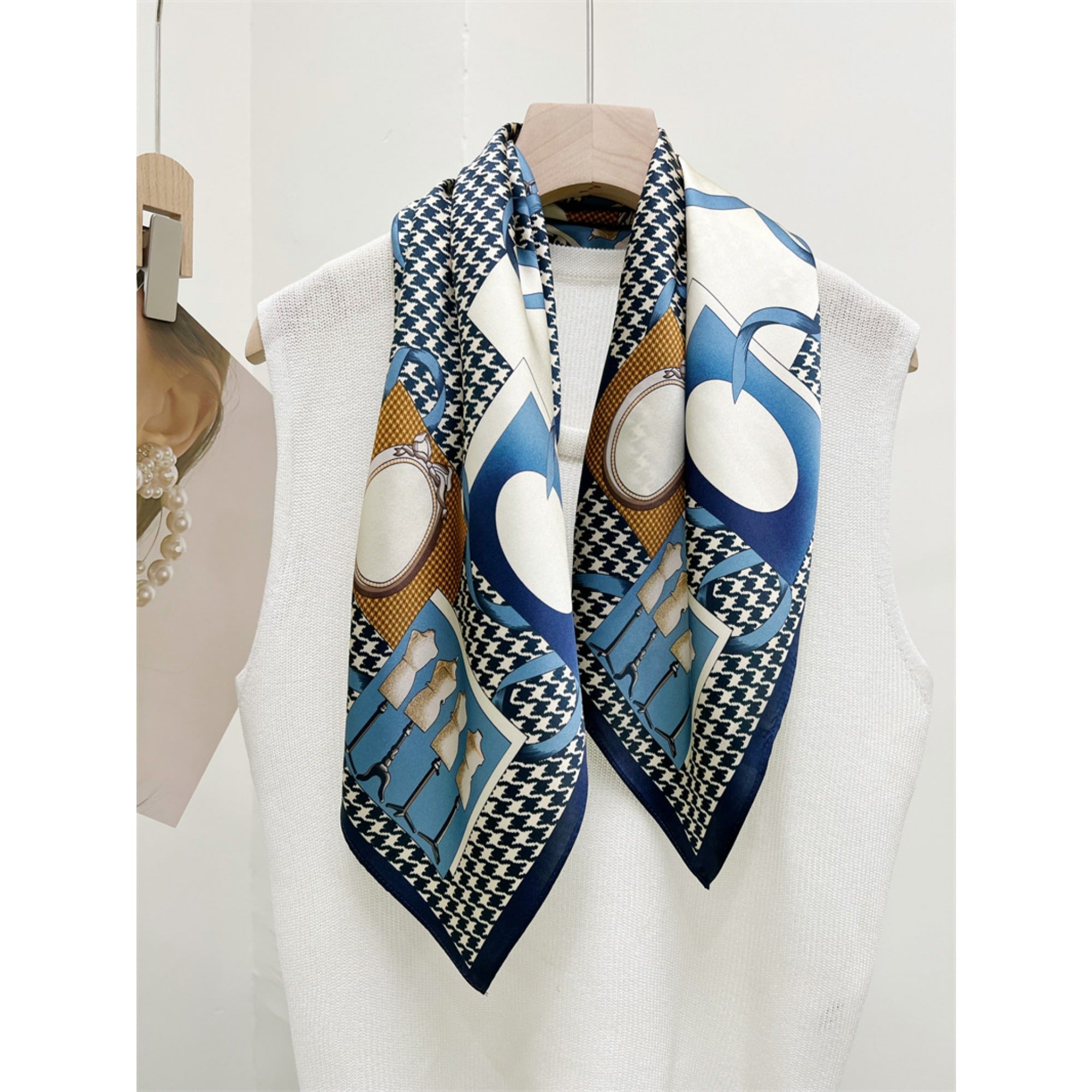 26'' Houndstooth Mulberry Silk Scarf – Classic Square Silk Shawl for Women, Elegant & Timeless Accessory